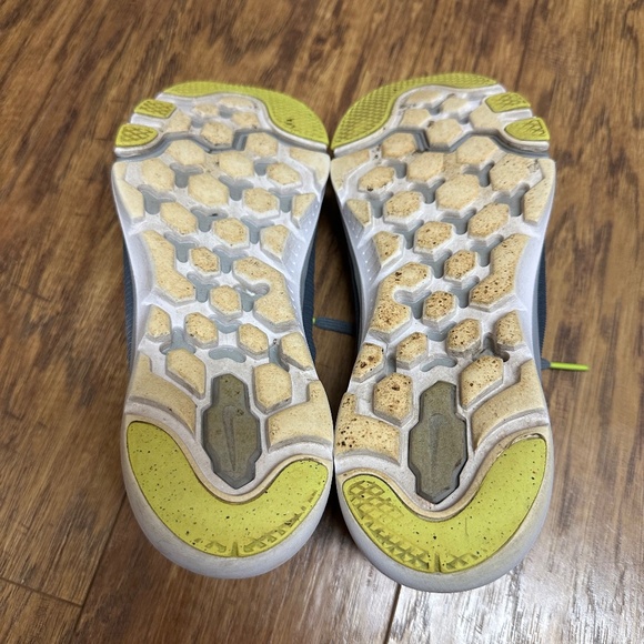 Nike Flywire Women's Size 7.5 Gray Green Running Sneakers Shoes - Picture 8 of 10